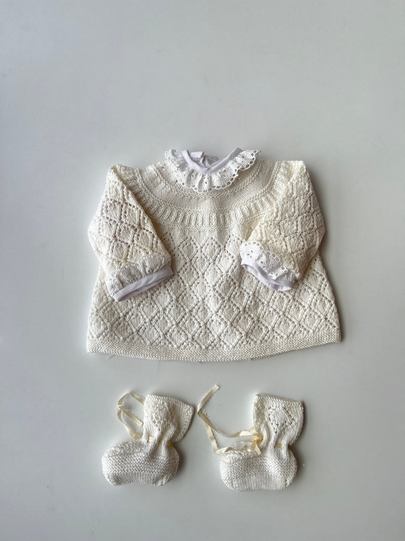Round Collar Hand-knitted Sweater with Booties